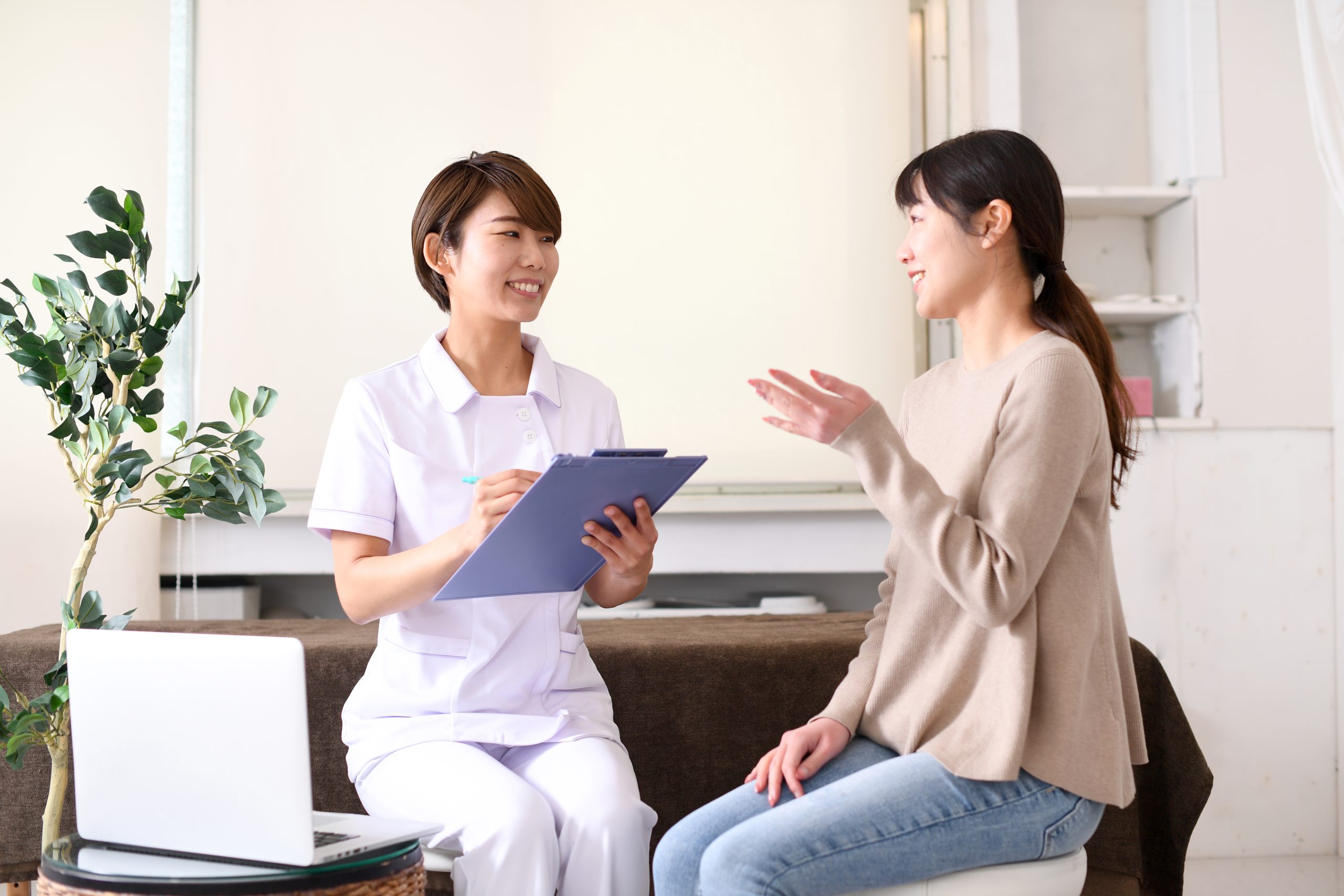 Healthcare professional consulting with patient about medication before travel to Japan